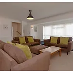 Warwick Views - Family Hot Tub Home Lovely Views With Ample Parking
