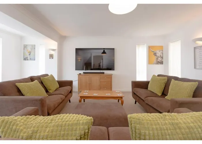 Warwick Views - Family Hot Tub Home Lovely Views With Ample Parking