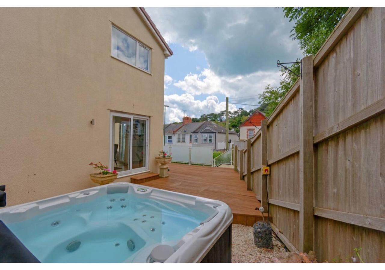 Holiday home Warwick Views - Family Hot Tub Lovely Views With Ample Parking *